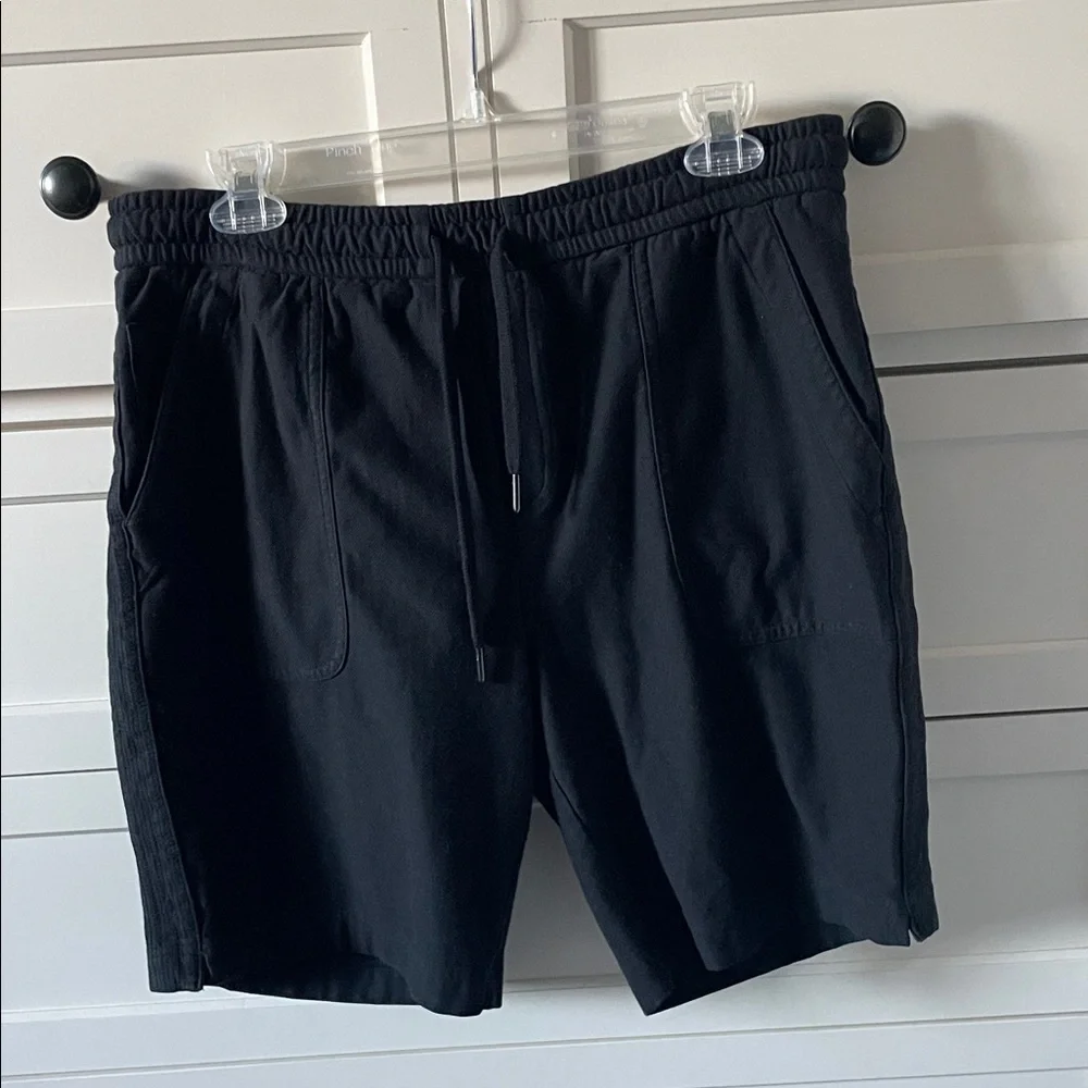 Athleta Men’s Black Farallon 9” Bermuda Shorts UPF50+ w/ Pockets - Size 10